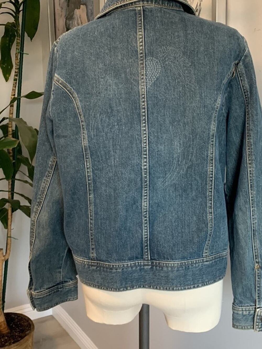 Valerie Stevens Denim Jacket Large Light Wash Winged Heart Detail Denim Vintage